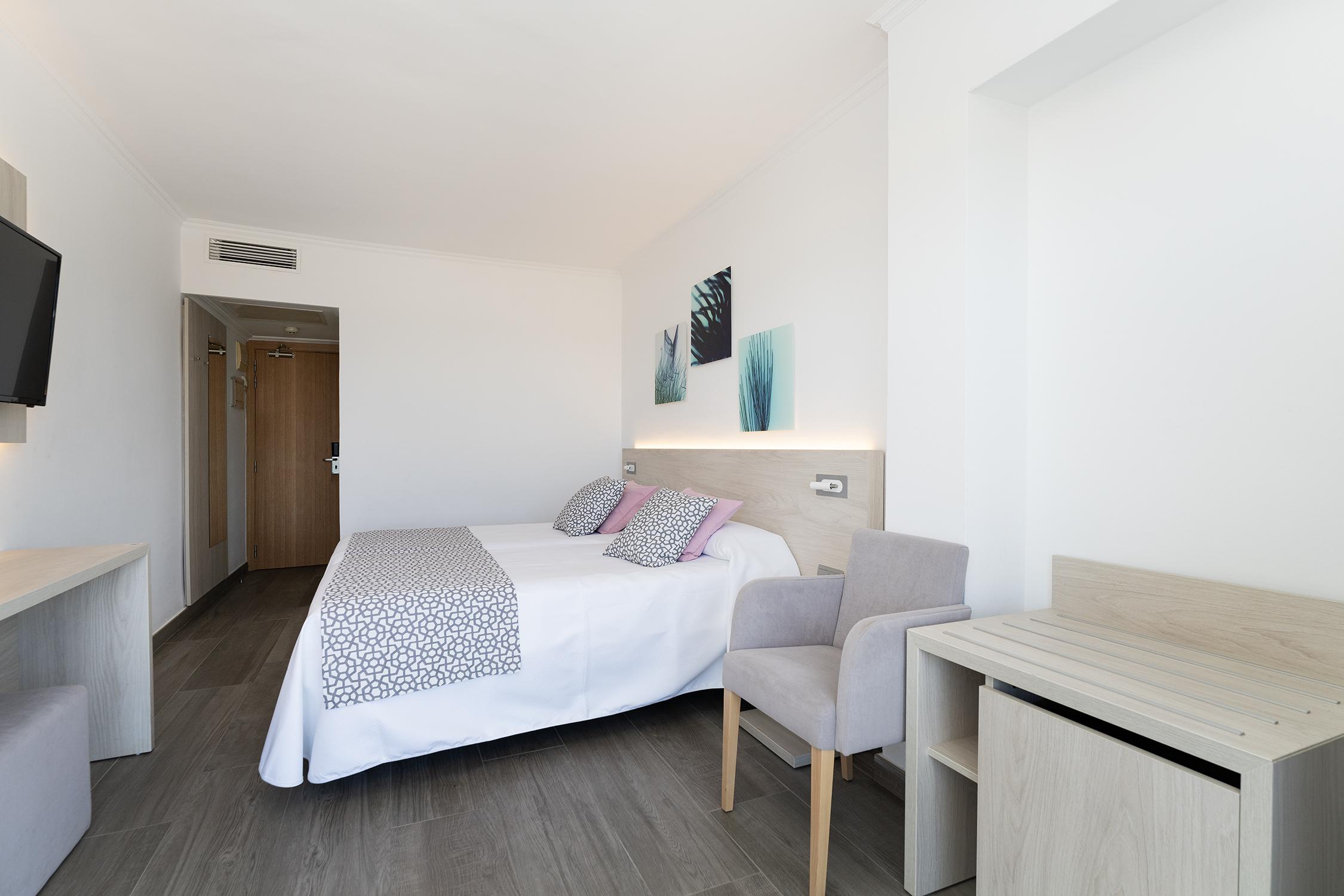 Standard, Double Bed, Balcony or Terrace