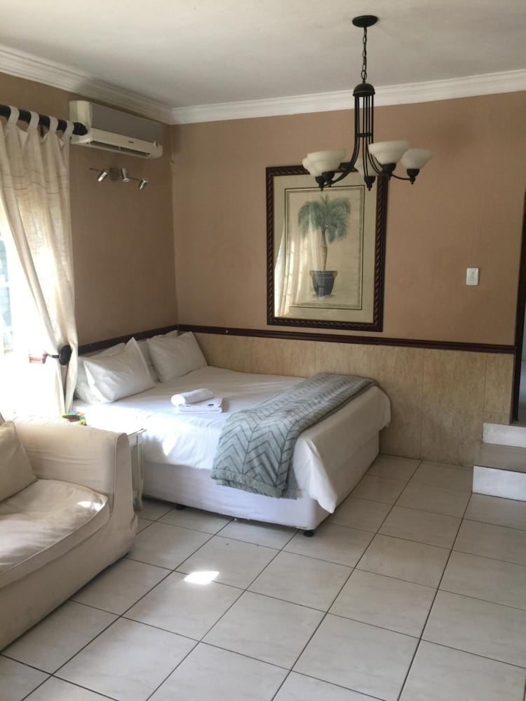 Summerview Guest Lodge 15/47