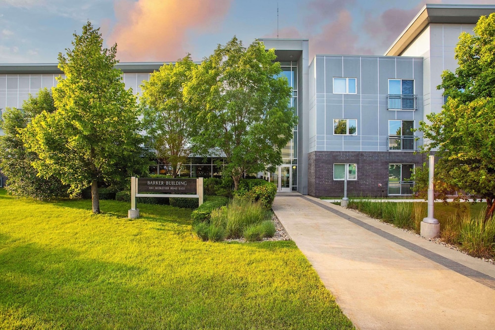 Barker Suites Southport, an Ascend Collection Hotel 36/40