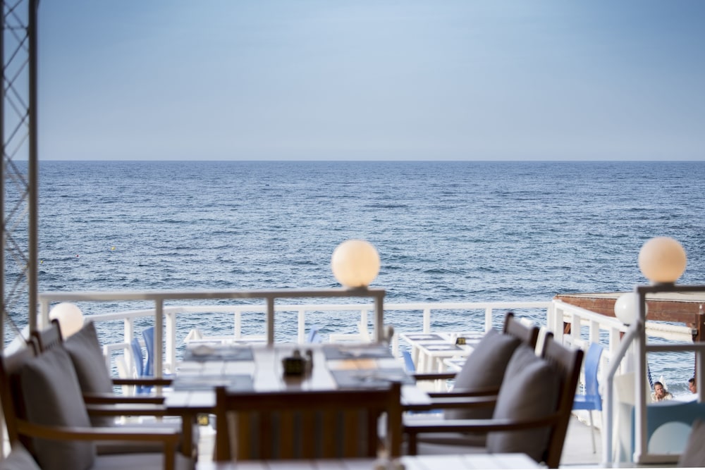 Golden Beach Hotel 46/49