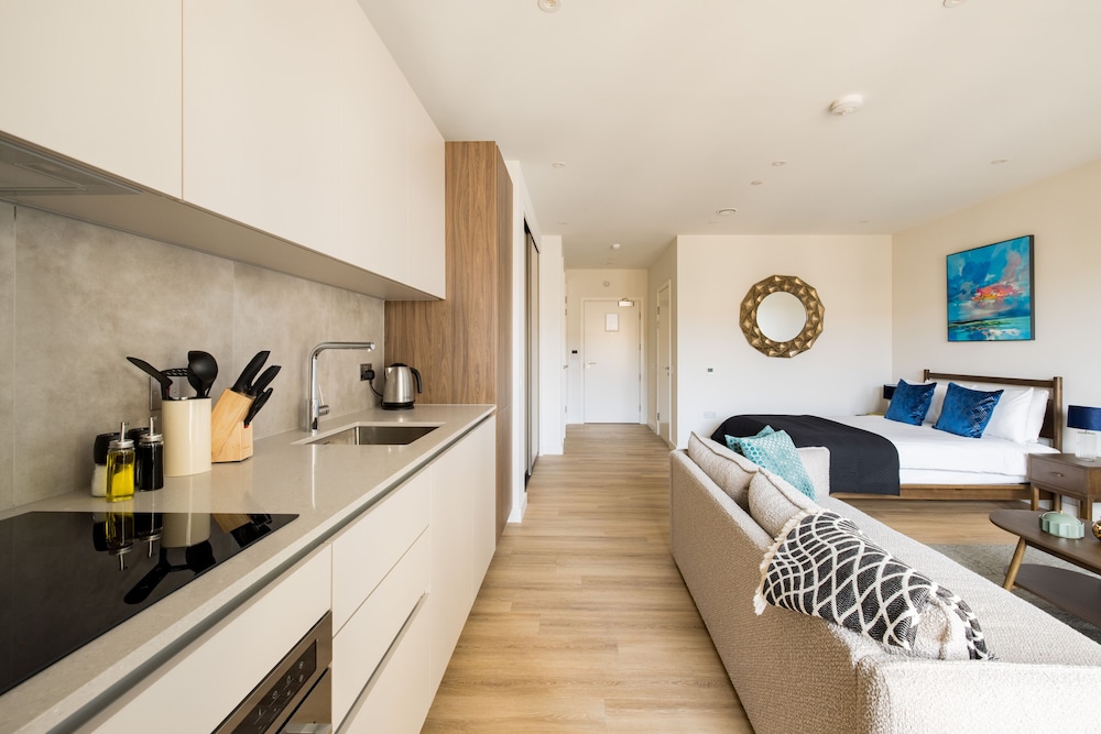Charles Hope London Greenford 45/52
