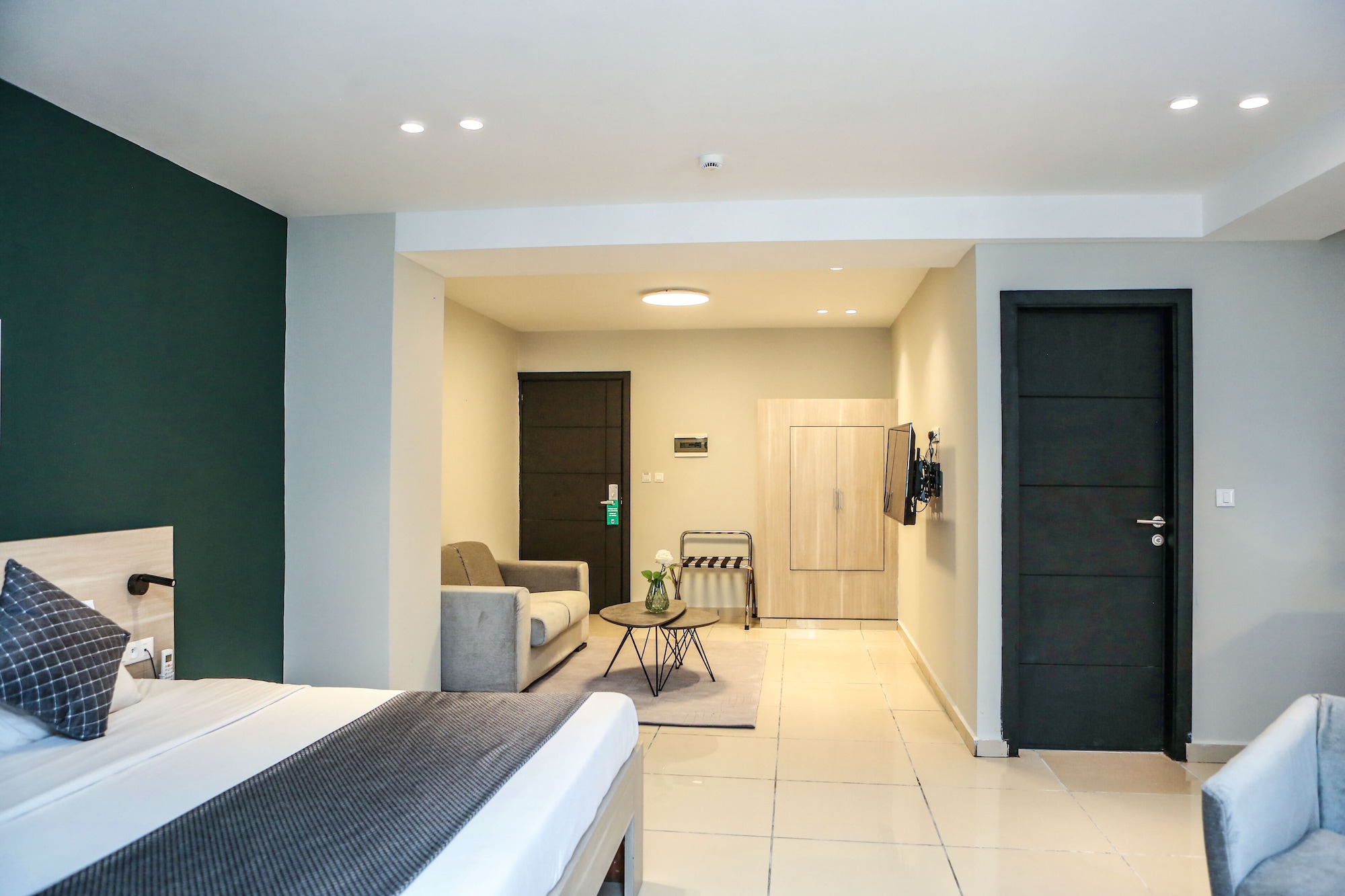 JUNIOR SUITE, KING BED