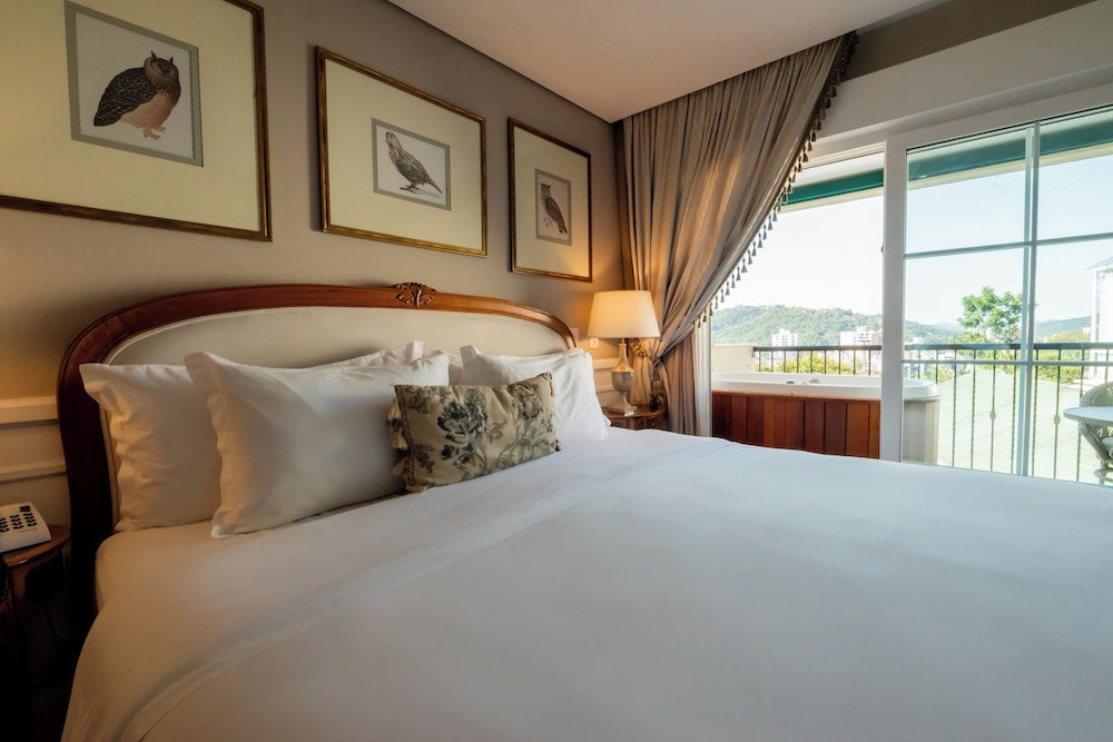 Prestige, King Bed