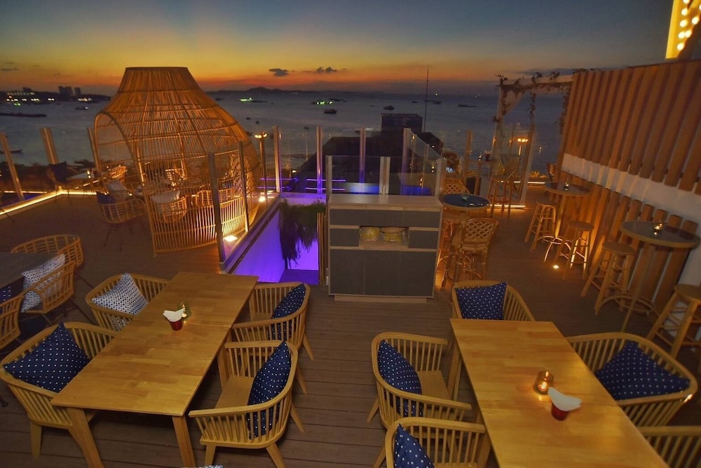 Pattaya Sea View Hotel 56/73