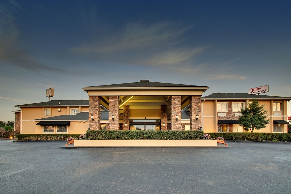 Greenfield Inn and Suites Elizabethtown KY I65 Exit 94 11/62