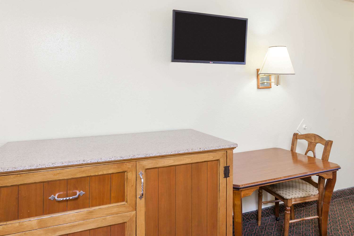 Travelodge by Wyndham Fullerton Near Anaheim 29/38