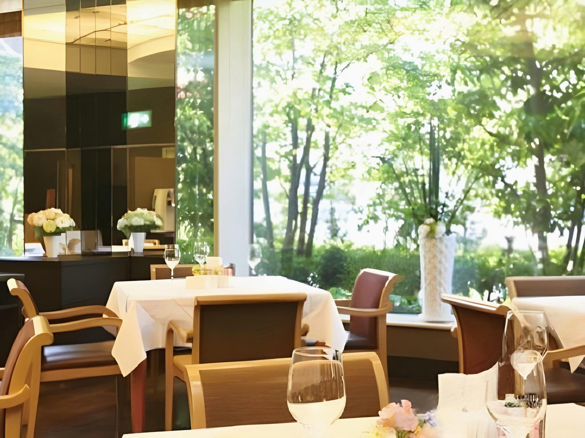 Cypress Garden Hotel 38/48