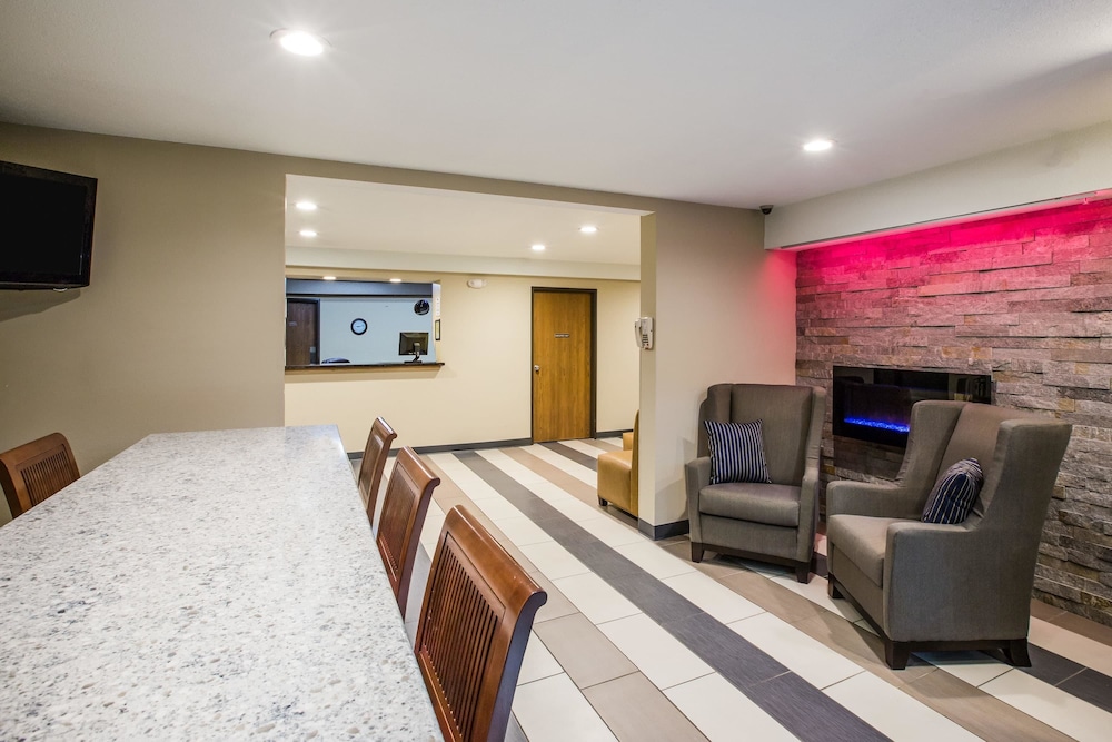 Baymont By Wyndham Cedar Rapids 24/45