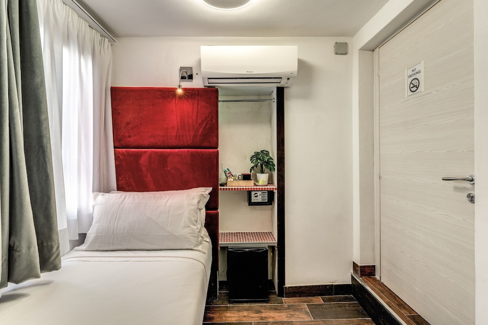 غرفة مفردة، Tritone Top House 3/8