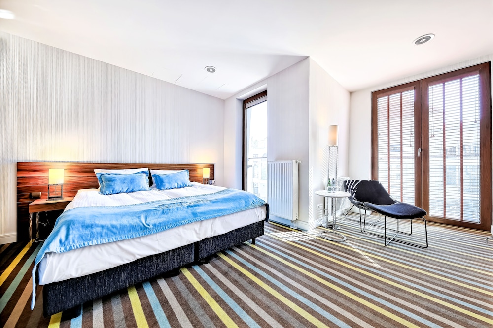 Bayjonn Hotel 8/50