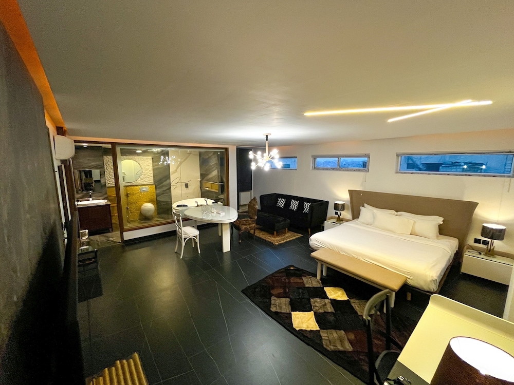 swimming pool spa