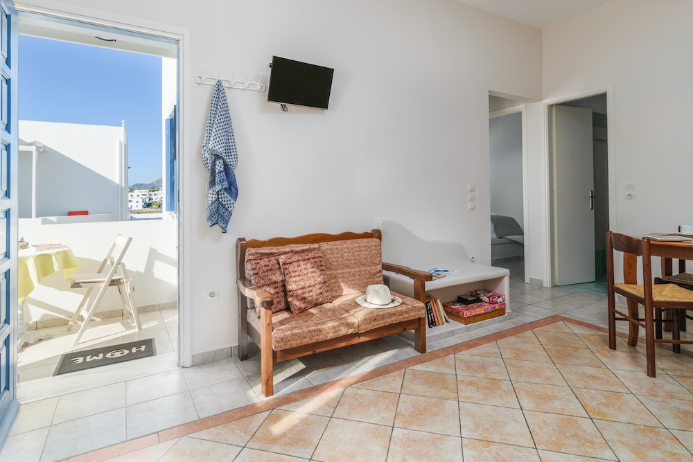 Vivere a Plakes Milos 37/54