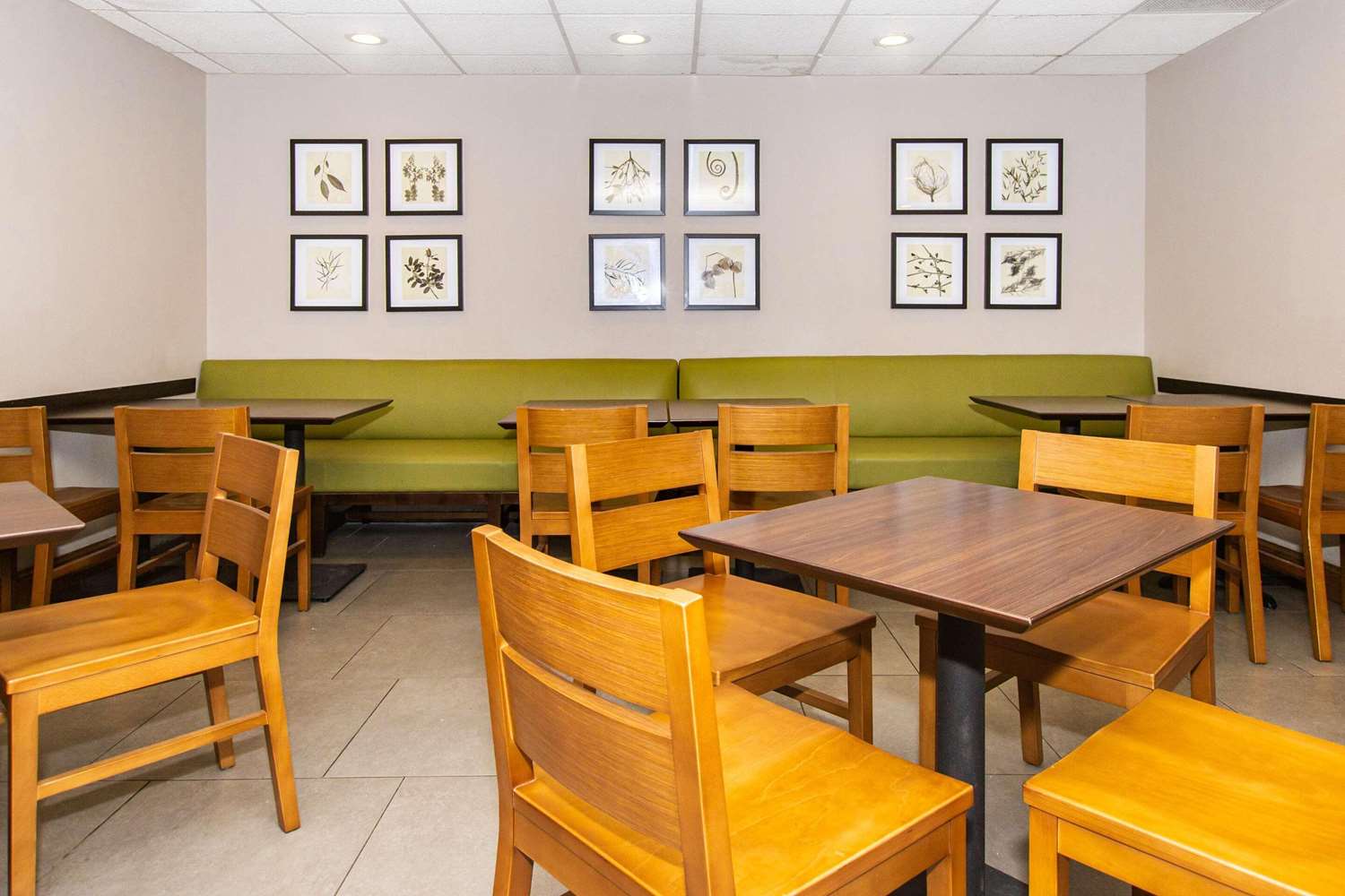 Country Inn & Suites by Radisson, Rapid City, SD 10/11