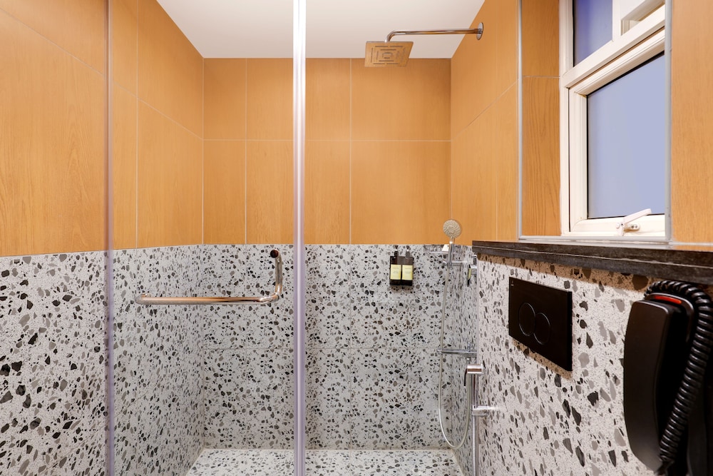 Royal Orchid Suites 46/58