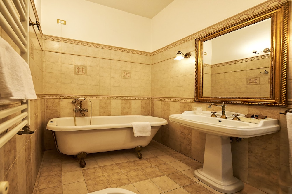 Bramble Luxury Suites 85/85