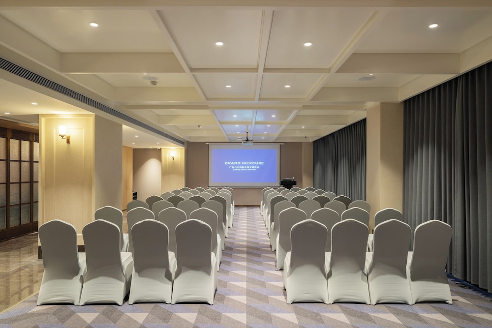Mercure Guangzhou Baiyun International Airport 36/44