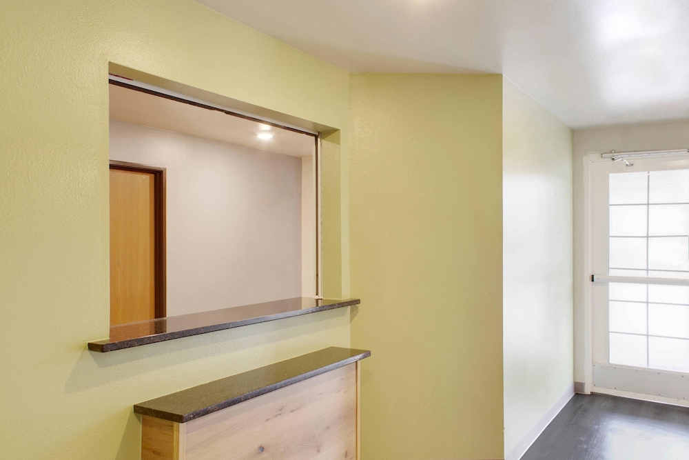 WoodSpring Suites Conroe 20/32