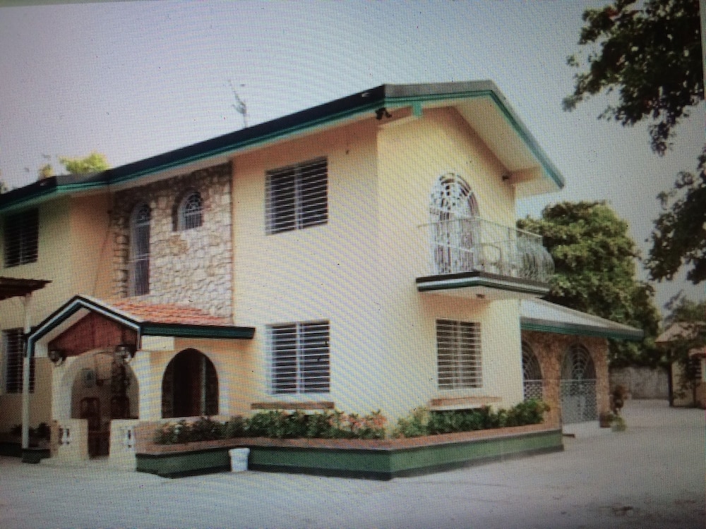 Pc Entreprises Guest House 2/50