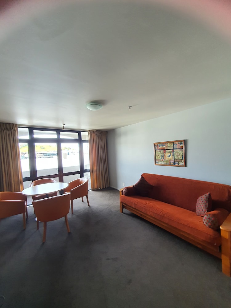 Off Broadway Motel 15/30