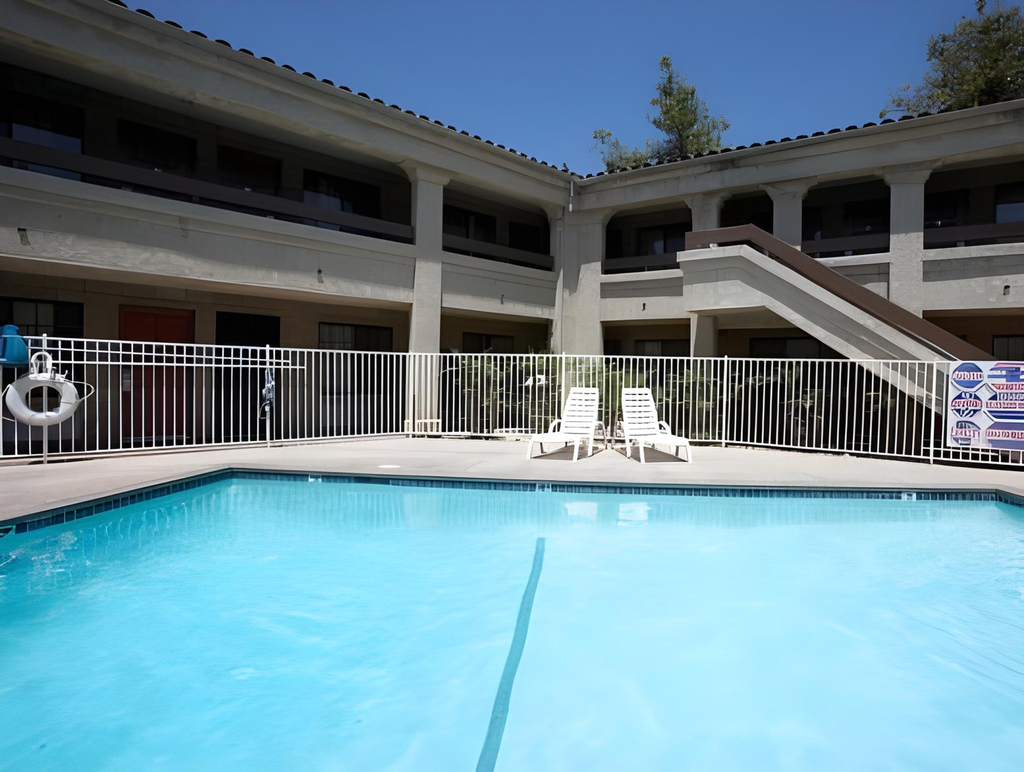 Premier Inns Thousand Oaks 6/32