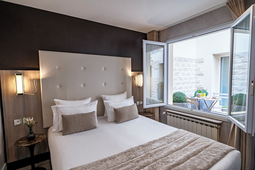 ROOM, DOUBLE BED, PATIO