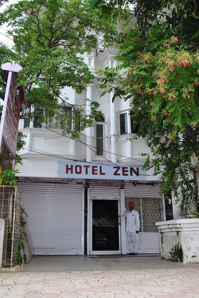 HOTEL ZEN 8/49