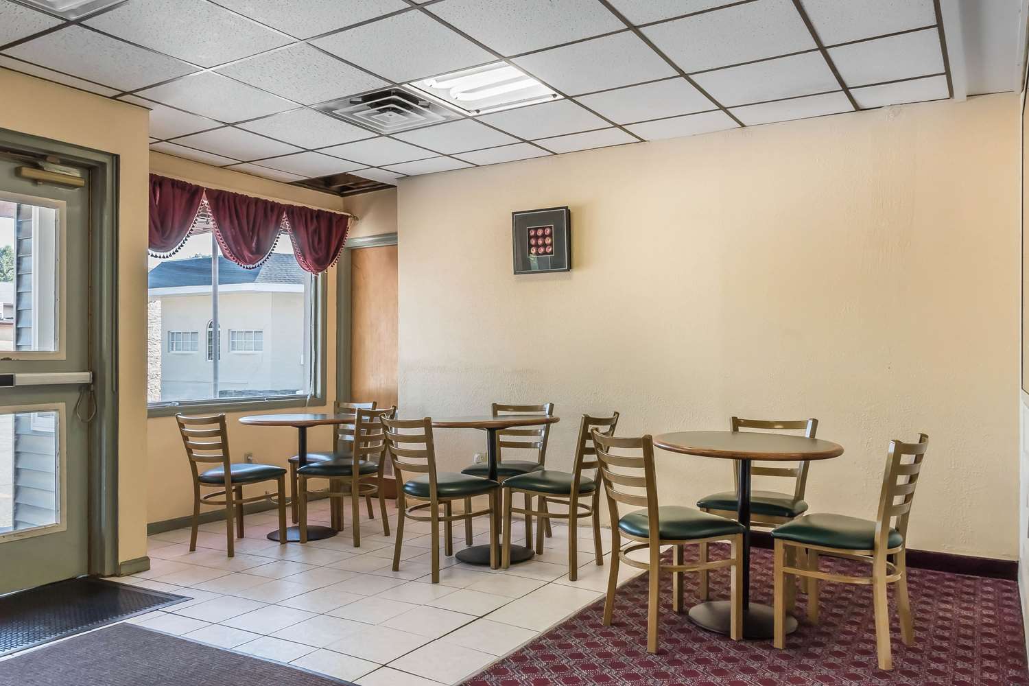 Econo Lodge Airport Reading PA 32/37