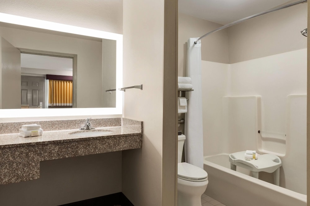 Days Inn By Wyndham Cartersville 43/44