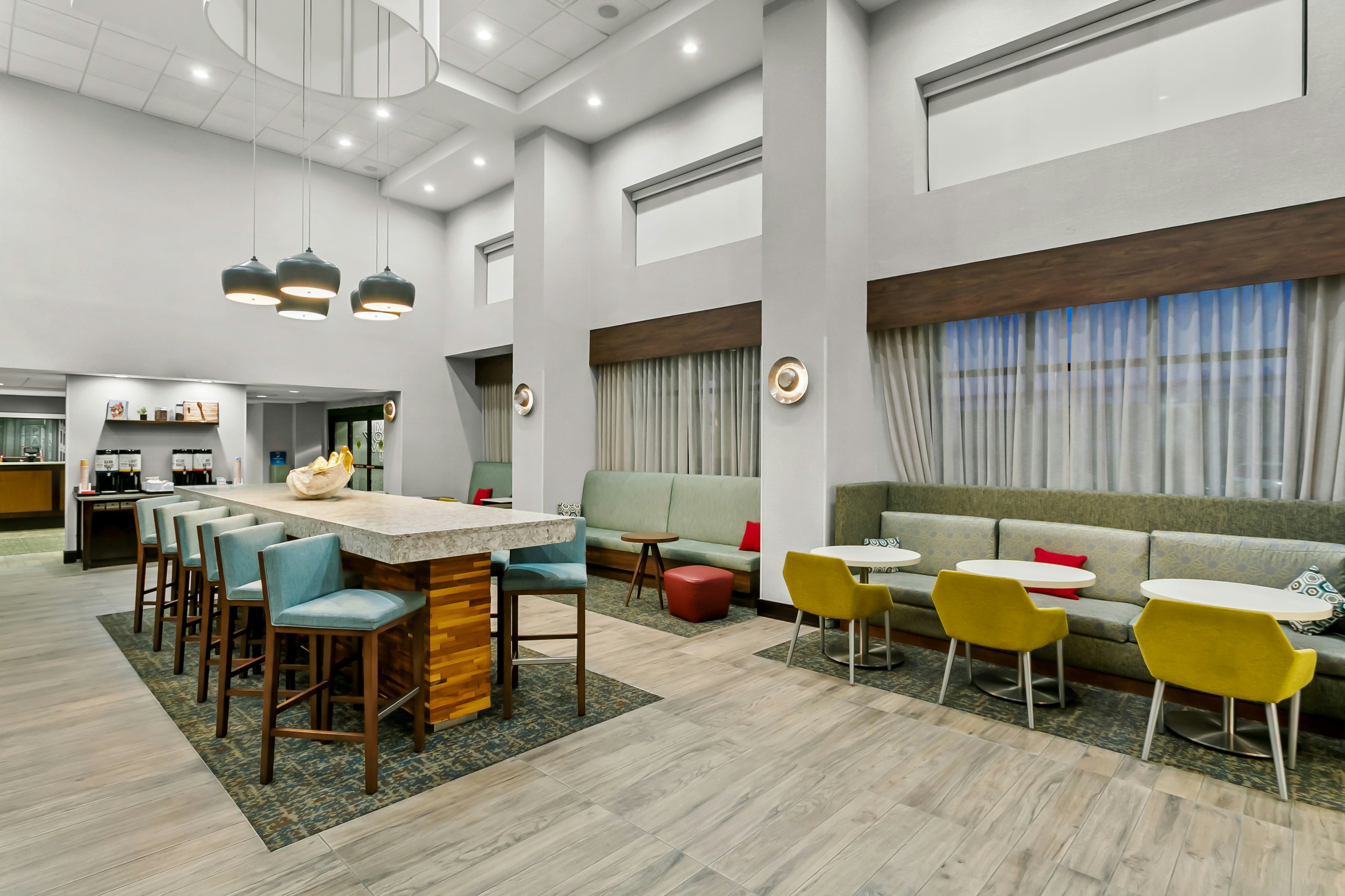 Hampton Inn Suites Baltimore Woodlawn 21/34