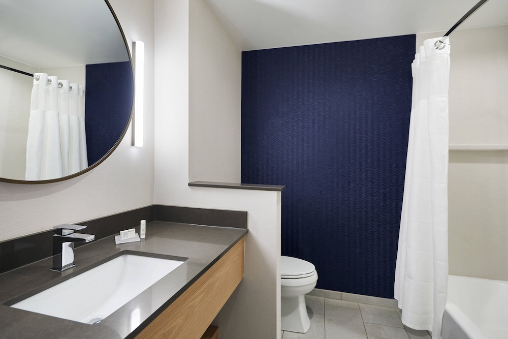 Fairfield Inn & Suites By Marriott Kansas City Belton 8/28