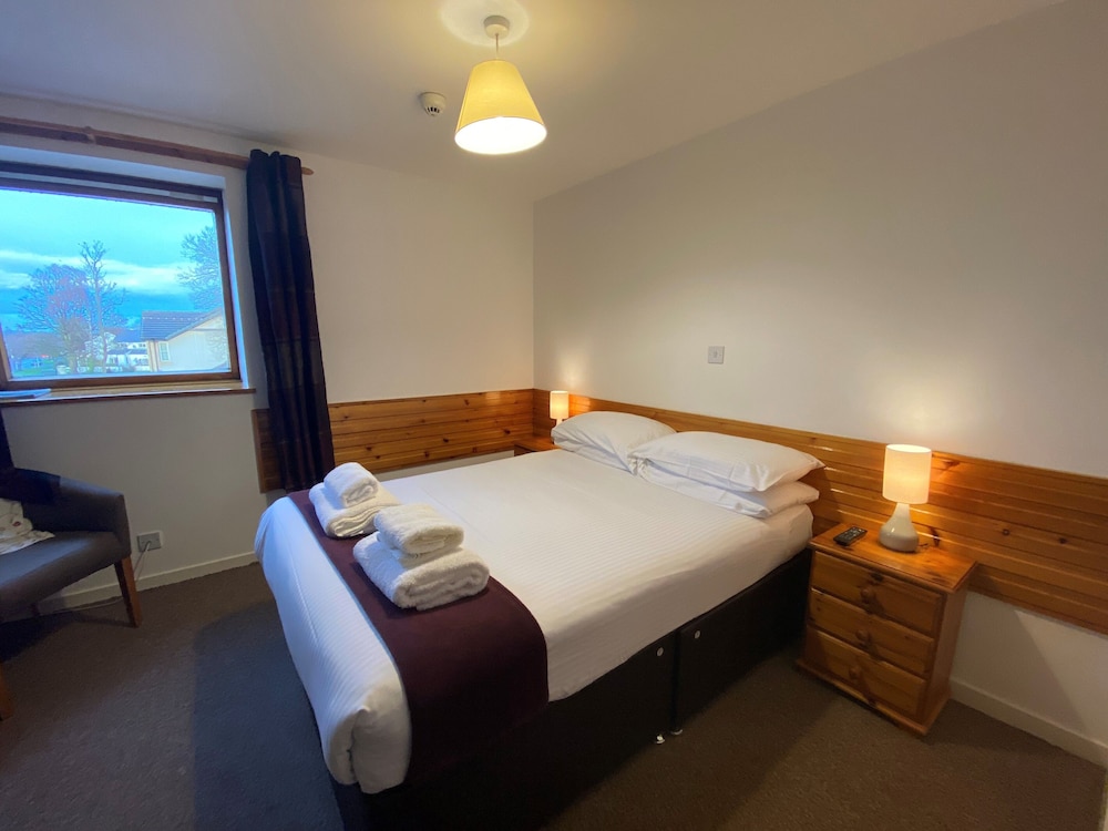 Smithton Hotel 25/70