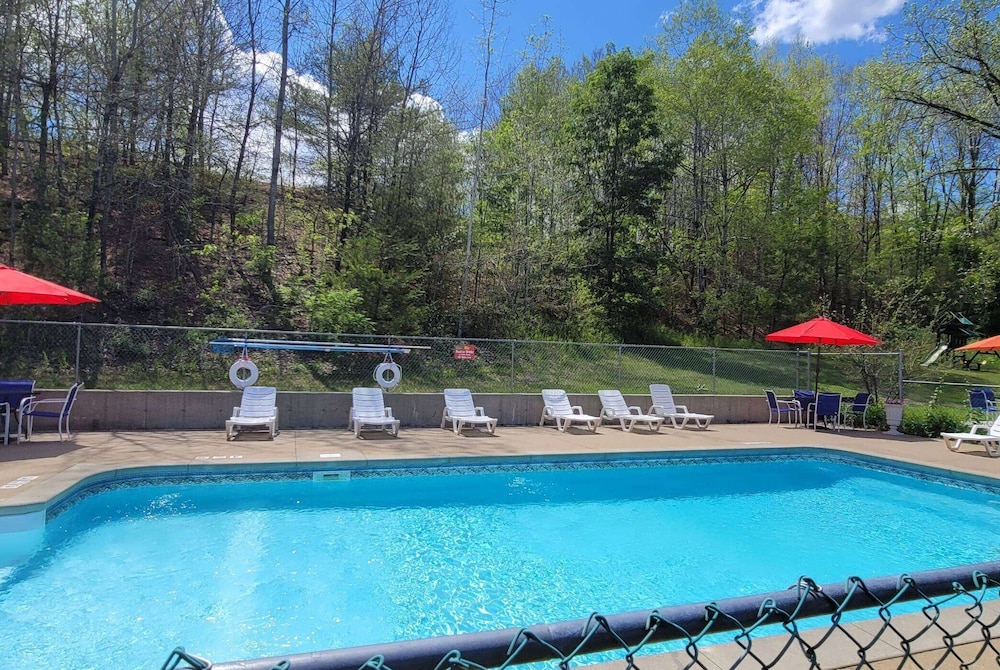 Wingate by Wyndham Lake George 40/63