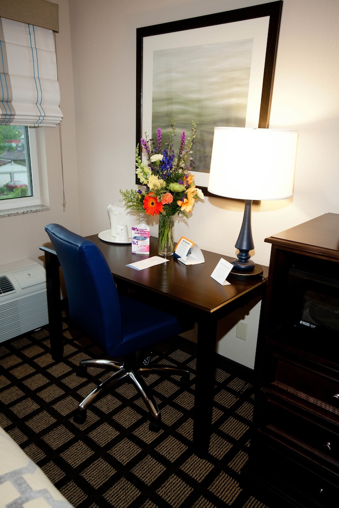 Baymont by Wyndham Erie 27/36