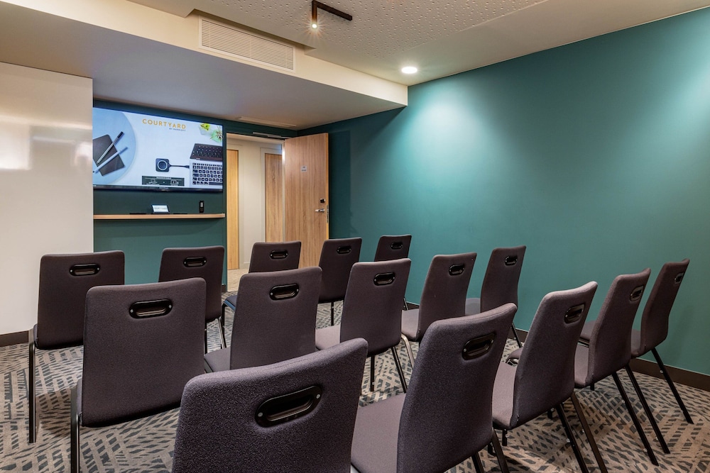 Courtyard by Marriott Paris Charles de Gaulle Central Airport 21/31