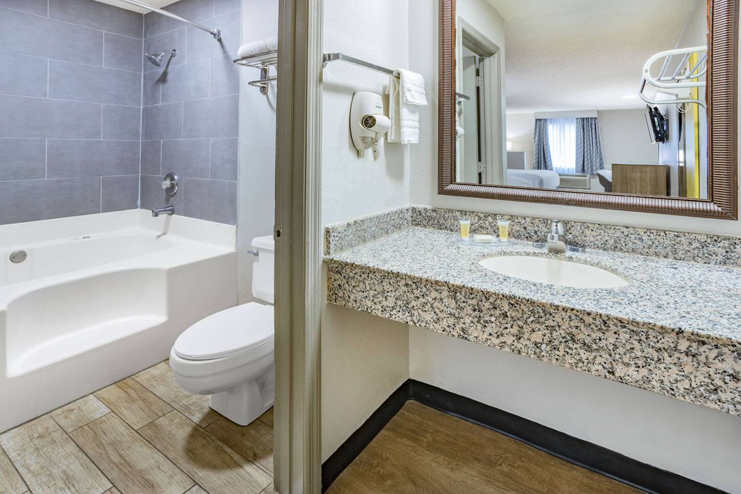 Days Inn by Wyndham Barnwell 24/29