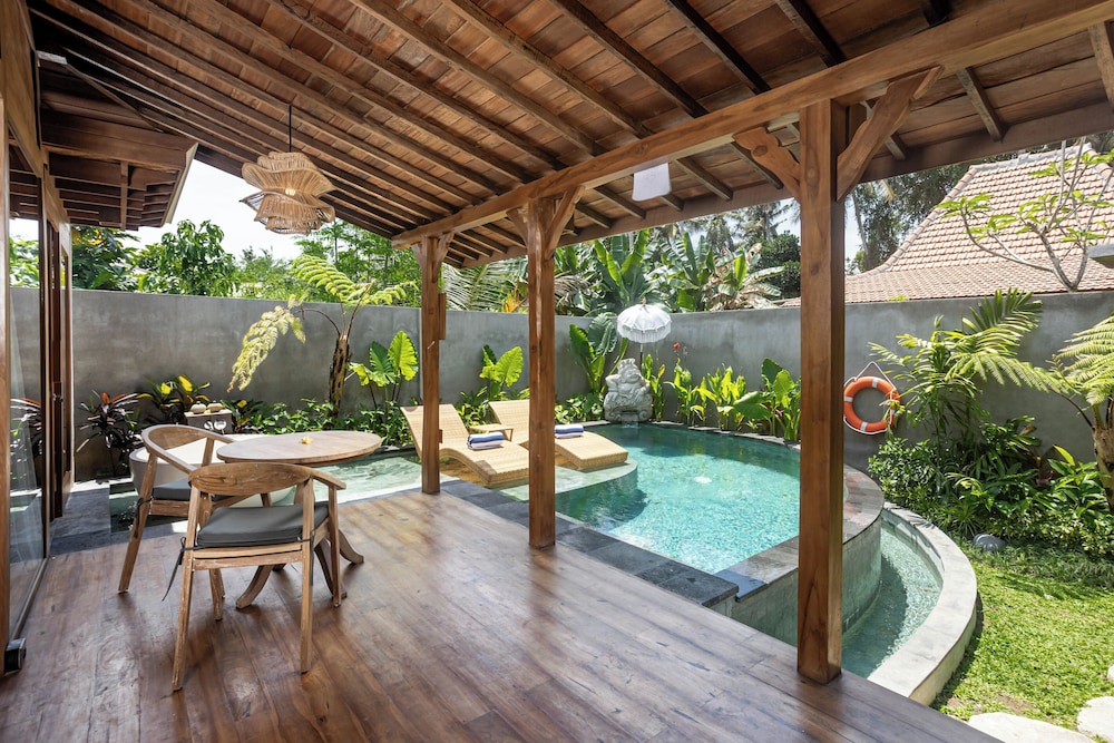 Yana Villas Kemenuh 45/68