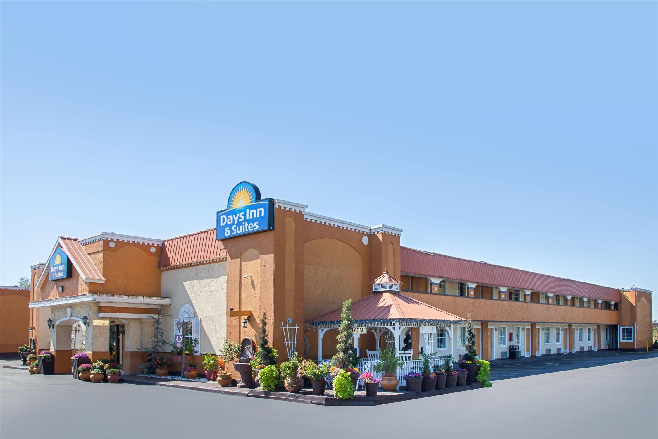 Days Inn & Suites by Wyndham Terre Haute 2/25
