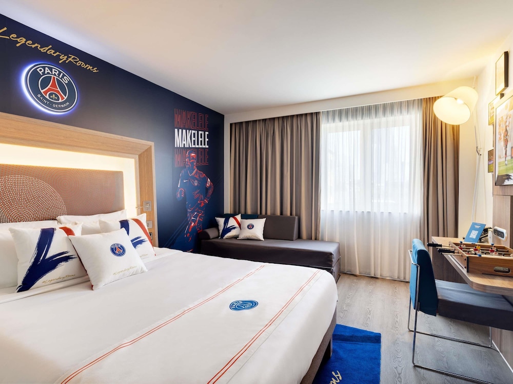 ROOM, QUEEN BED