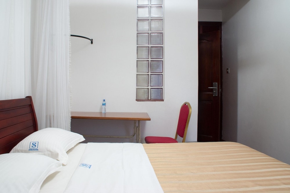 Sheron Hotel 12/51