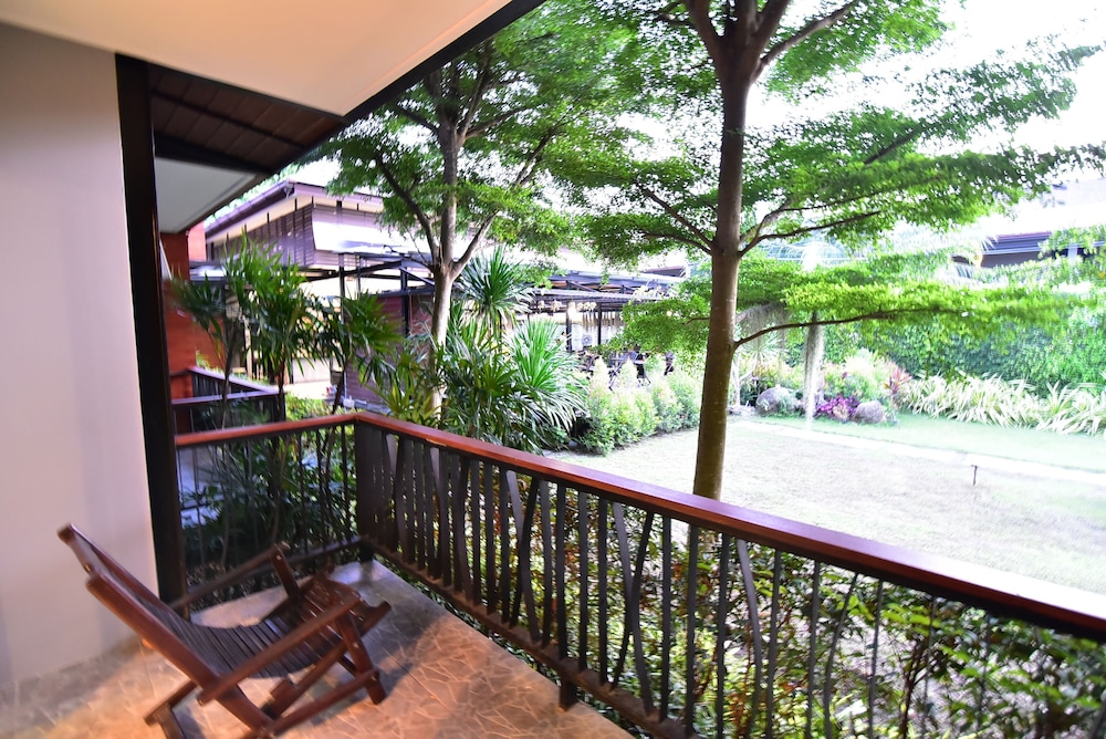 The Breeze Lipe Resort 37/44