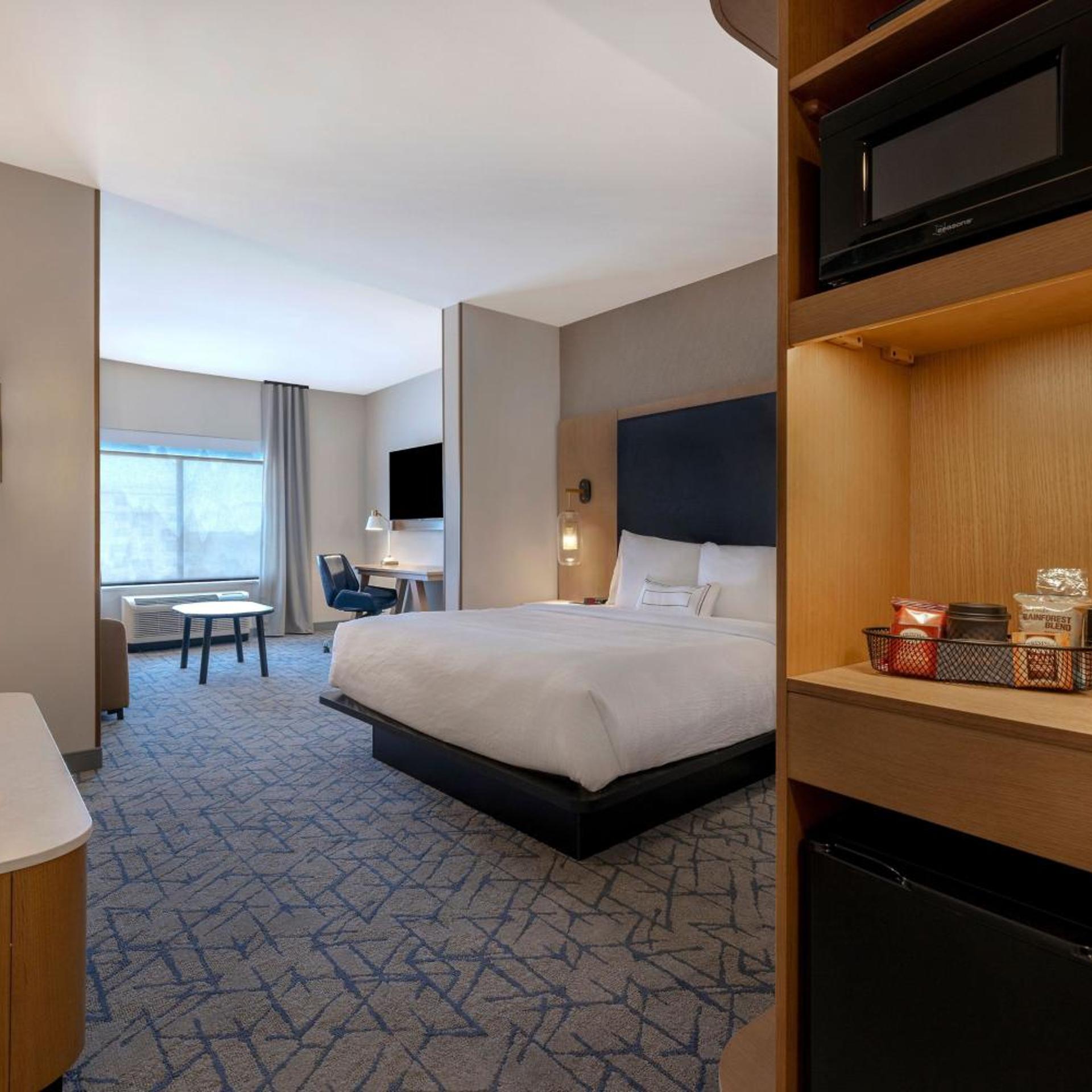 جناح بسرير كينج بإطلالة على المدينة مع أريكة، Fairfield Inn & Suites by Marriott Denver Airport at Gateway Park 3/8