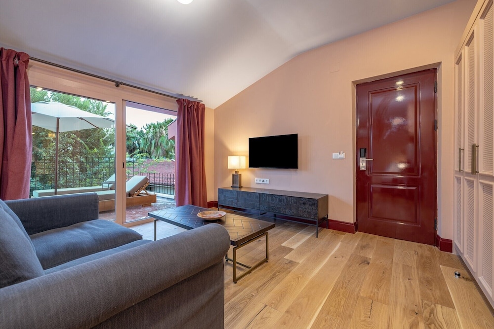 Yonca Anjelika Otel +12 25/50