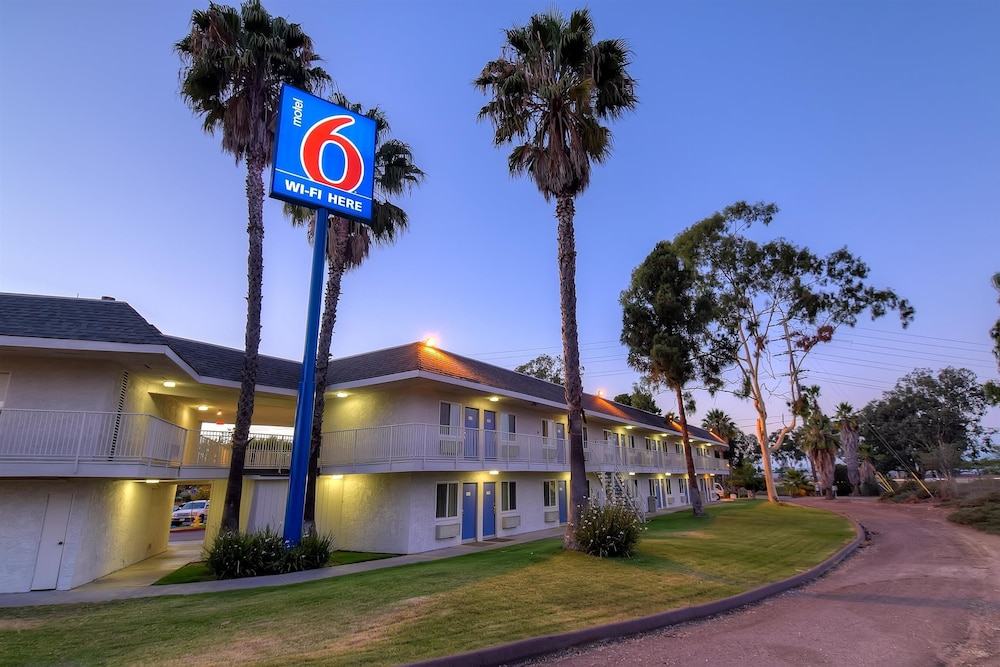 Motel6 San Diego, CA - North photo5