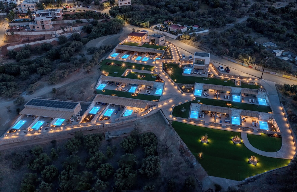 Deos Luxury Suites 2/50