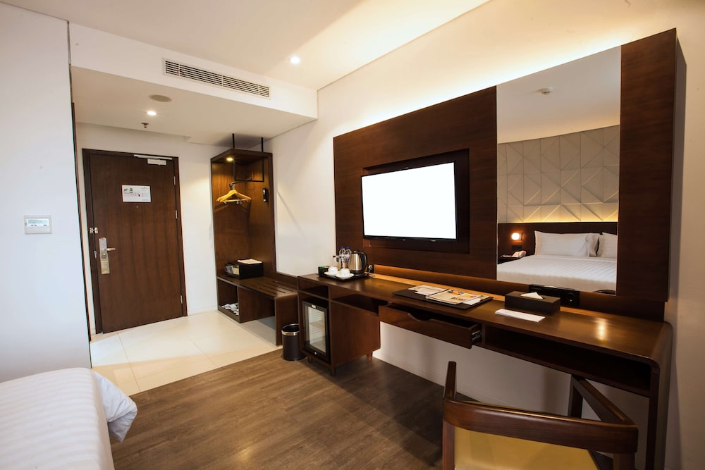 Golden Tulip Pontianak 57/64