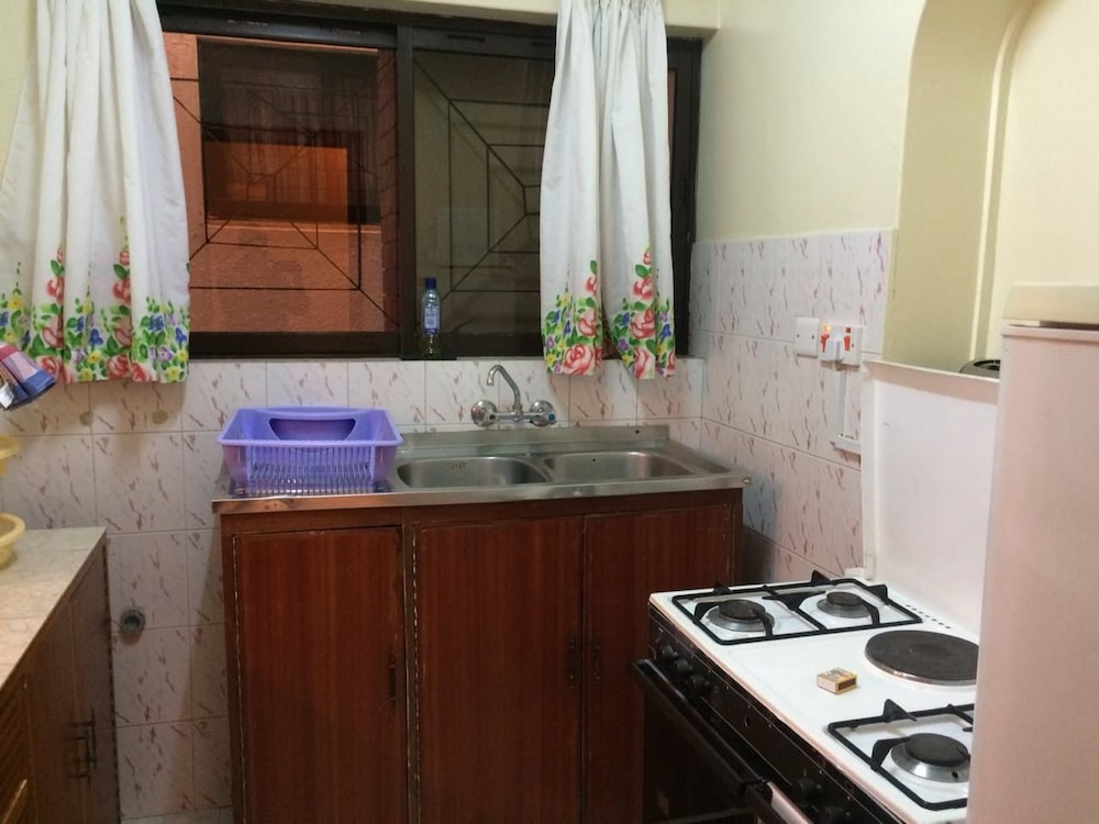 Samra Court 40/40
