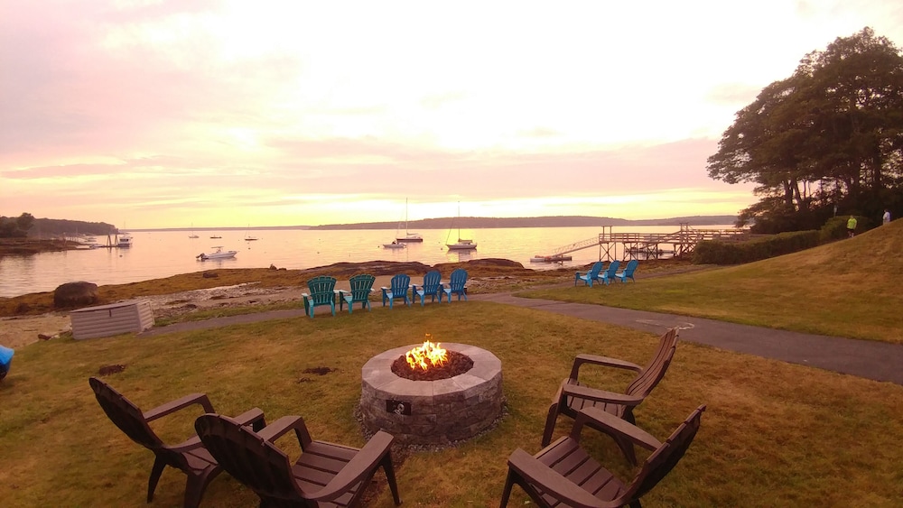 Smuggler’s Cove Inn 43/50