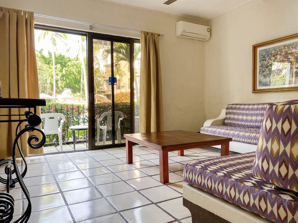Puerto de Luna All Suites Hotel 44/63