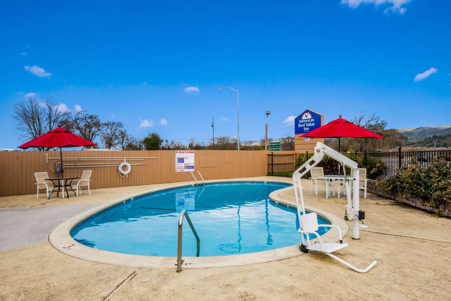 Americas Best Value Inn Ukiah 13/17