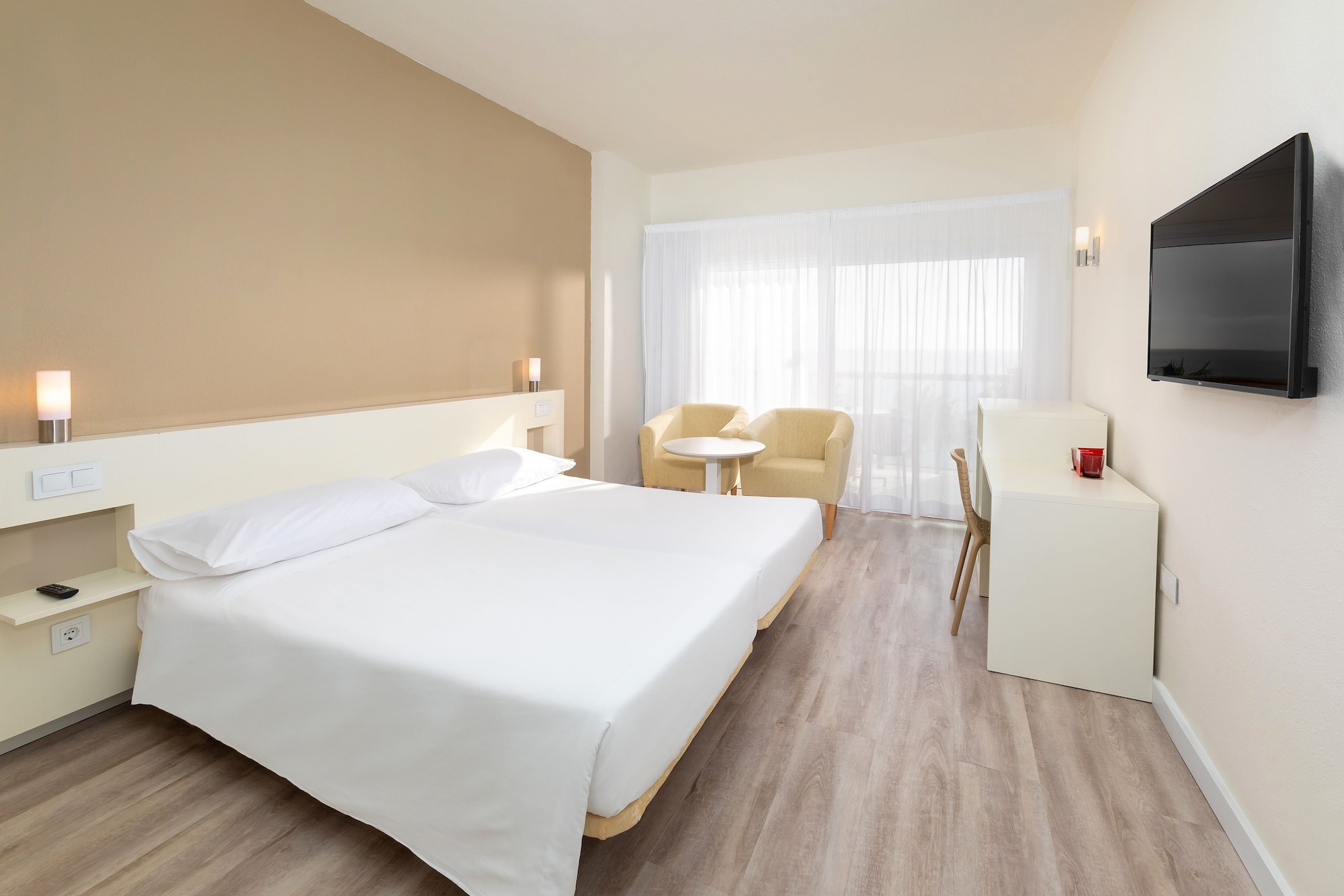 Melia, Twin Beds